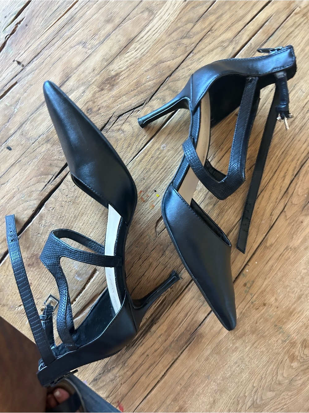 Nine West Black Pointed-Toe Strap Heels 8 ankle straps cutout